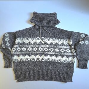 Forever 21 Gray and White Turtleneck Sweater